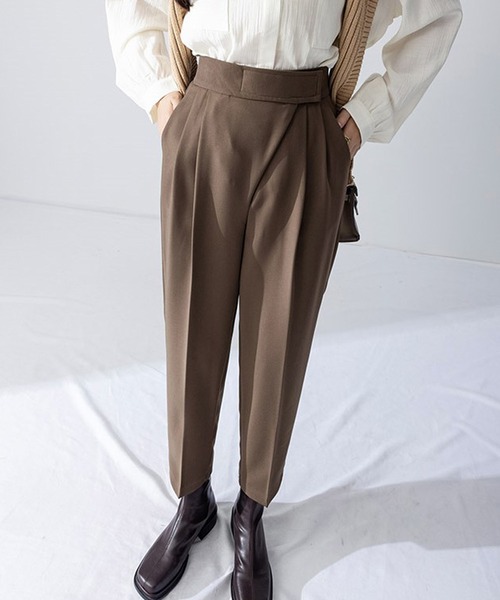 LAFFMO(ラフモ)の「ハイウエストテーパードタックパンツ(スラックス・レディース・グレー/ブラック/ブラウン・MEDIUM/LARGE)」の21枚目の写真