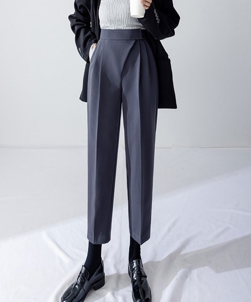 LAFFMO(ラフモ)の「ハイウエストテーパードタックパンツ(スラックス・レディース・グレー/ブラック/ブラウン・MEDIUM/LARGE)」の12枚目の写真