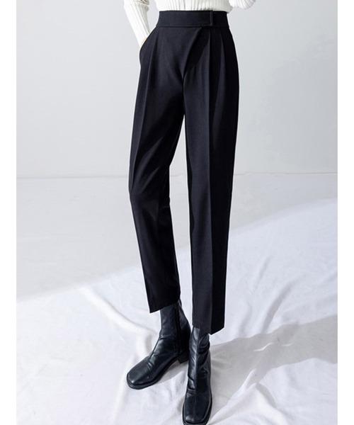 LAFFMO(ラフモ)の「ハイウエストテーパードタックパンツ(スラックス・レディース・グレー/ブラック/ブラウン・MEDIUM/LARGE)」の13枚目の写真