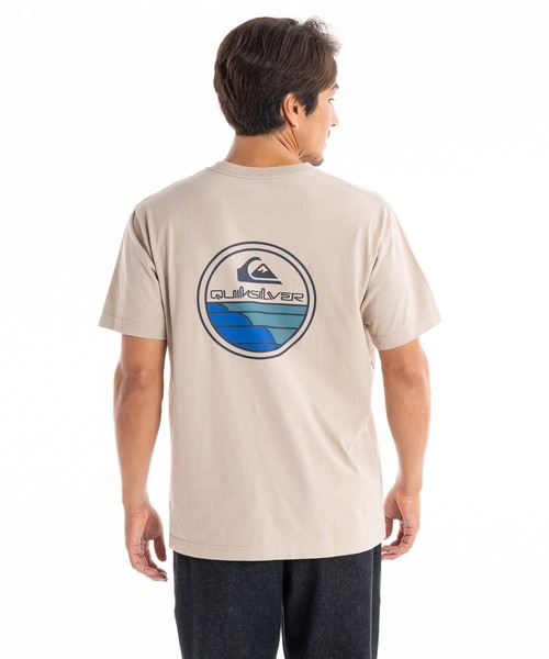 Quiksilver(クイックシルバー)の「SCENIC JOURNEY ST/クイックシルバーバックプリント半袖Tシャツ(Tシャツ/カットソー・メンズ・ブラック/ブルー/ホワイト/ベージュ・MEDIUM/LARGE/X-LARGE/SMALL)」の4枚目の写真