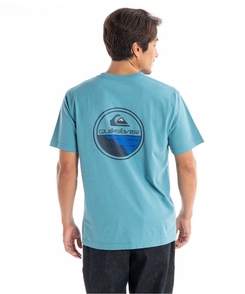Quiksilver(クイックシルバー)の「SCENIC JOURNEY ST/クイックシルバーバックプリント半袖Tシャツ(Tシャツ/カットソー・メンズ・ブラック/ブルー/ホワイト/ベージュ・MEDIUM/LARGE/X-LARGE/SMALL)」の1枚目の写真