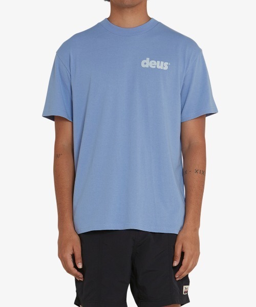 DEUS EX MACHINA(デウスエクスマキナ)の「BASE TEE(Tシャツ/カットソー・メンズ・オレンジ/オフホワイト/ブルー・SMALL/MEDIUM/LARGE)」の3枚目の写真