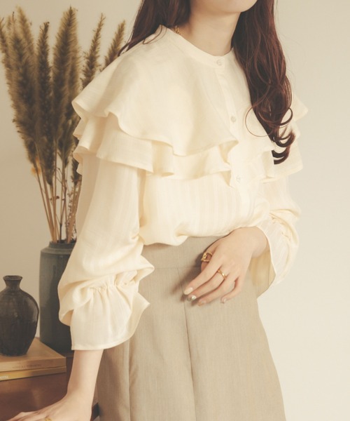 Ambre Neige(アンブルネージュ)の「ストライプケープブラウス/【WEB/EC限定商品】(シャツ/ブラウス・レディース・ダークブラウン/アイボリー/ライトベージュ・FREE)」の4枚目の写真