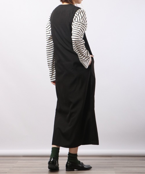 &soiree(アンドソワレ)の「&soiree Vネックノースリーブワンピース(ワンピース・レディース・ベージュ/ブラック・F)」の6枚目の写真
