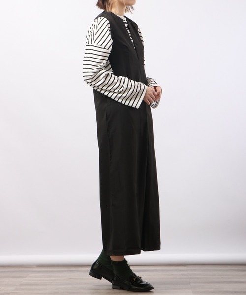 &soiree(アンドソワレ)の「&soiree Vネックノースリーブワンピース(ワンピース・レディース・ベージュ/ブラック・F)」の4枚目の写真