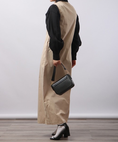 &soiree(アンドソワレ)の「&soiree Vネックノースリーブワンピース(ワンピース・レディース・ベージュ/ブラック・F)」の14枚目の写真