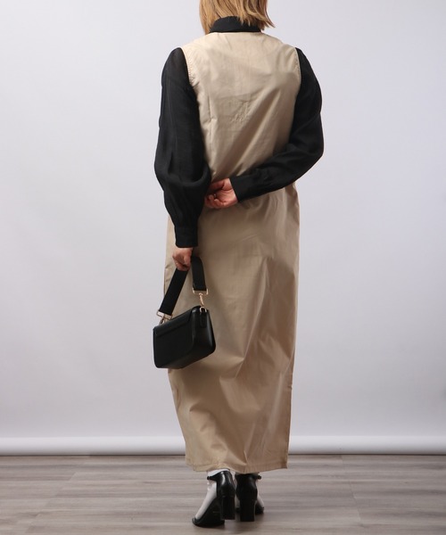 &soiree(アンドソワレ)の「&soiree Vネックノースリーブワンピース(ワンピース・レディース・ベージュ/ブラック・F)」の15枚目の写真
