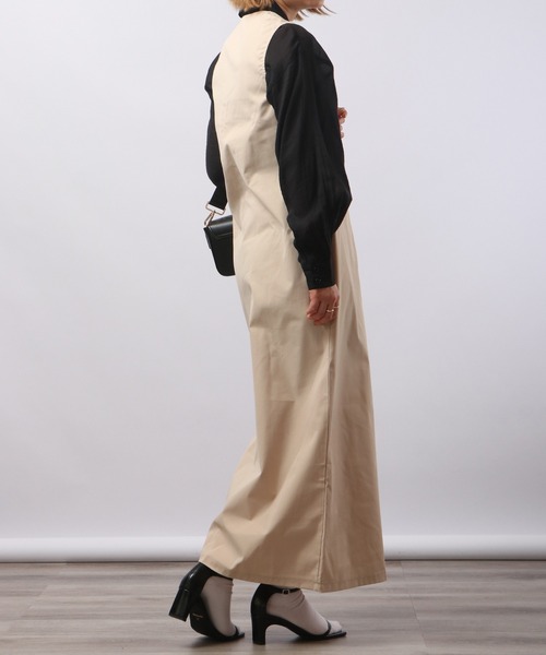 &soiree(アンドソワレ)の「&soiree Vネックノースリーブワンピース(ワンピース・レディース・ベージュ/ブラック・F)」の13枚目の写真