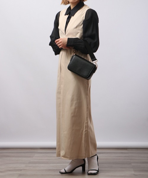 &soiree(アンドソワレ)の「&soiree Vネックノースリーブワンピース(ワンピース・レディース・ベージュ/ブラック・F)」の12枚目の写真