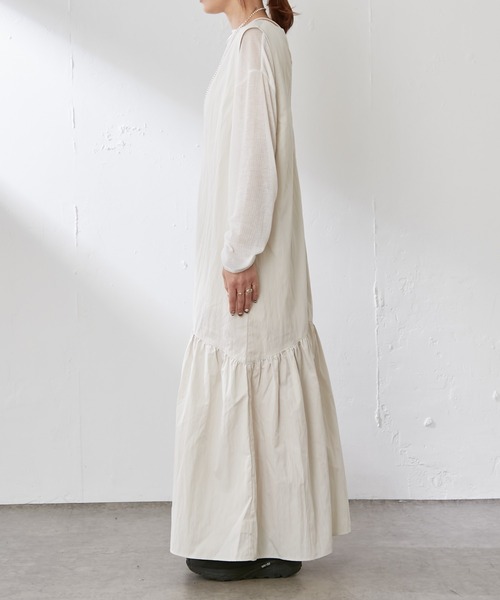 Omekashi（オメカシ）の「タフタギャザージャンパースカート（ワンピース・レディース・オフホワイト/ブラック・36/38）」の11枚目の写真