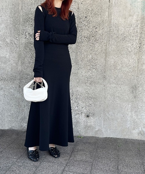キム・ユジョン着用♡RECTO レクト　バスティア カーブド クロップトップ ISOOK（アイスー）の「Shoulder slit top / ショルダースリット