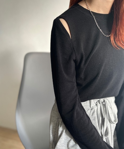 ISOOK（アイスー）の「Shoulder slit top / ショルダースリット