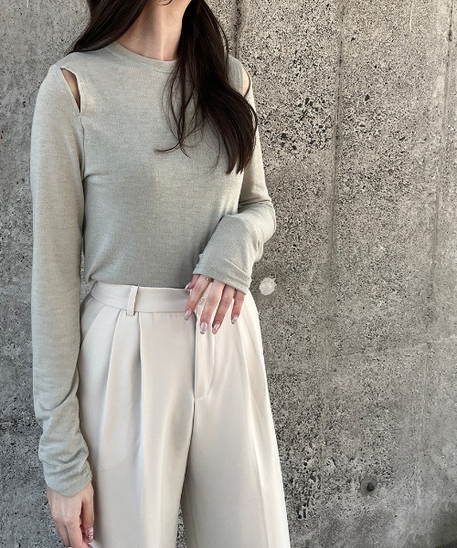 ISOOK（アイスー）の「Shoulder slit top / ショルダースリット