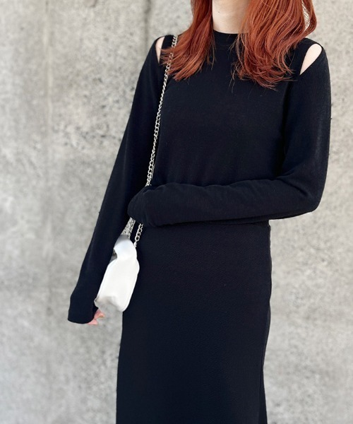 ISOOK（アイスー）の「Shoulder slit top / ショルダースリット