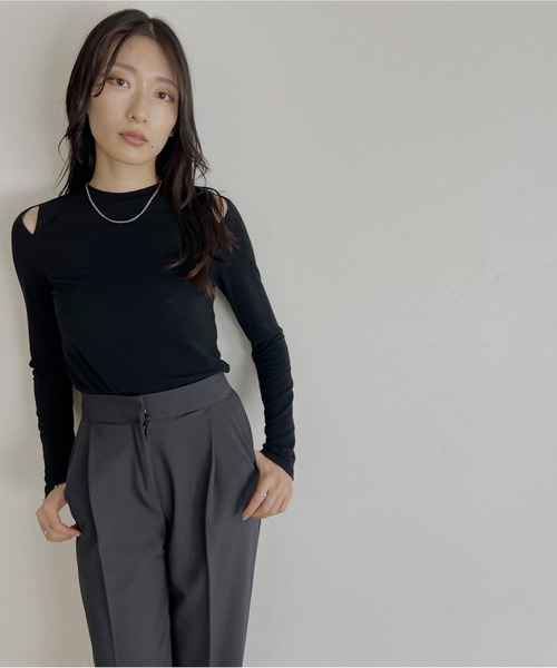 ISOOK（アイスー）の「Shoulder slit top / ショルダースリット