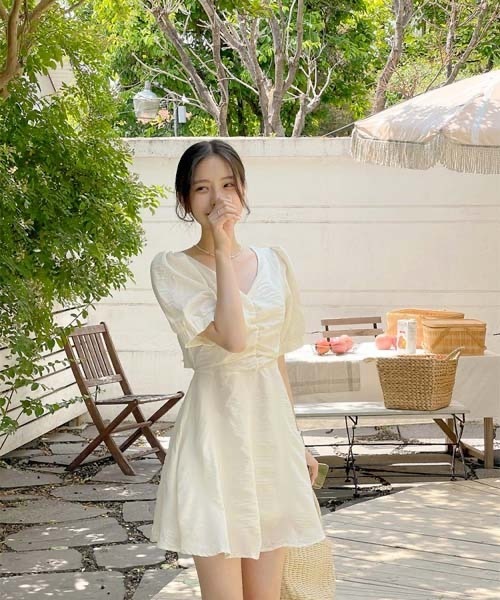 SONA（ソナ）の「SONA バッグスリットフレアミニワンピース（ワンピース・レディース・ベージュ・FREE）」の15枚目の写真