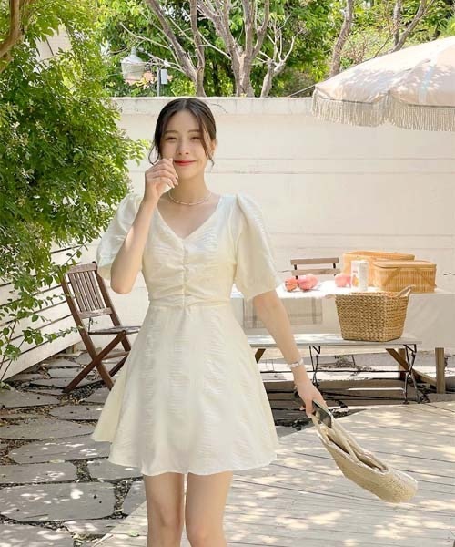 SONA（ソナ）の「SONA バッグスリットフレアミニワンピース（ワンピース・レディース・ベージュ・FREE）」の11枚目の写真