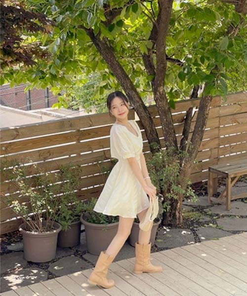 SONA（ソナ）の「SONA バッグスリットフレアミニワンピース（ワンピース・レディース・ベージュ・FREE）」の18枚目の写真