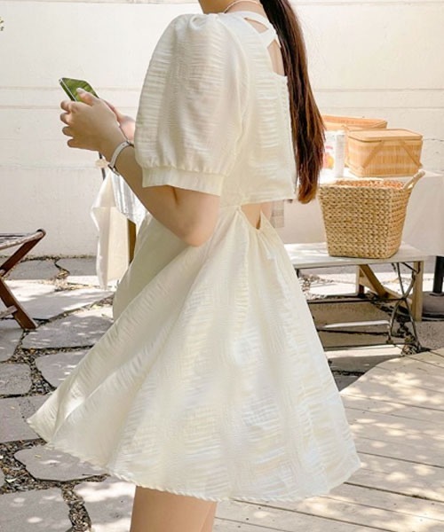 SONA（ソナ）の「SONA バッグスリットフレアミニワンピース（ワンピース・レディース・ベージュ・FREE）」の8枚目の写真