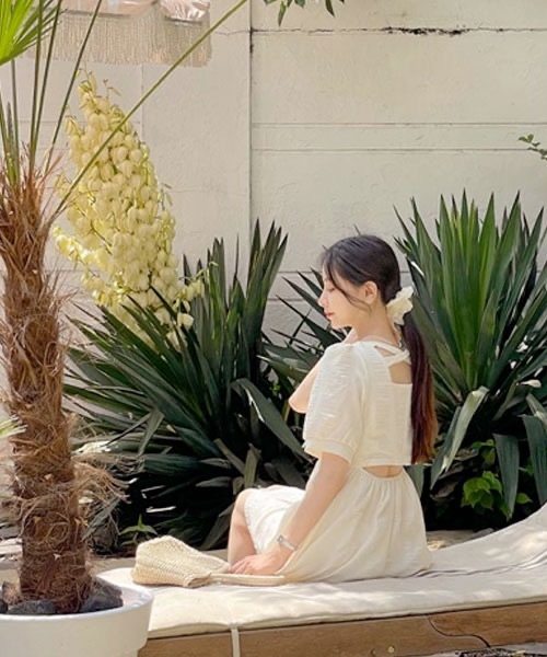 SONA（ソナ）の「SONA バッグスリットフレアミニワンピース（ワンピース・レディース・ベージュ・FREE）」の10枚目の写真