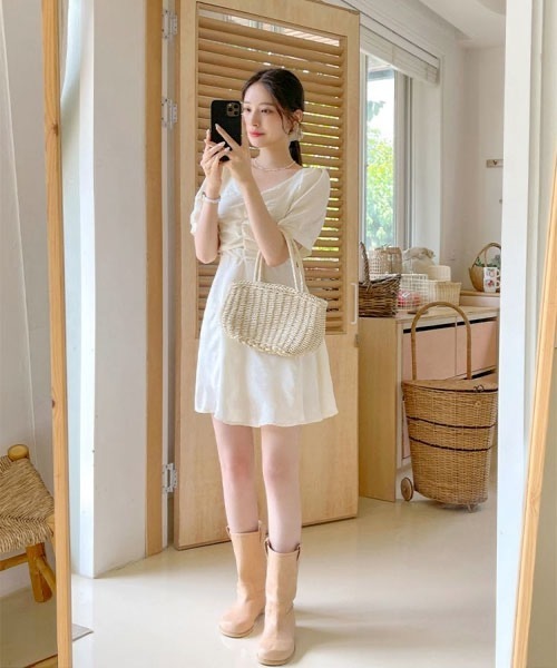 SONA（ソナ）の「SONA バッグスリットフレアミニワンピース（ワンピース・レディース・ベージュ・FREE）」の17枚目の写真