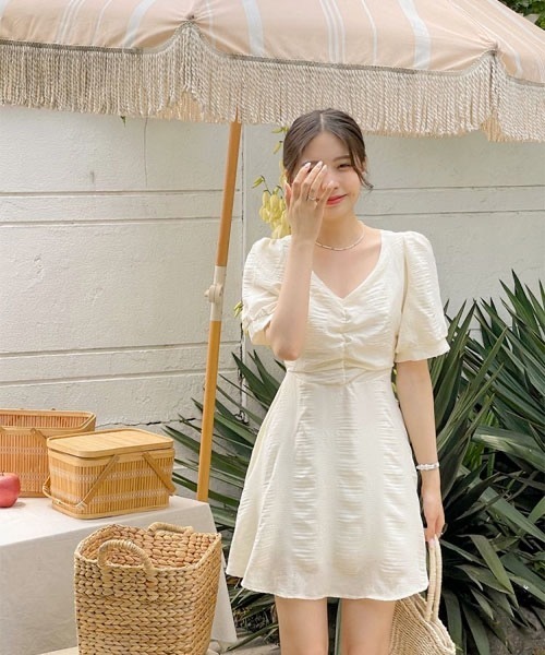 SONA（ソナ）の「SONA バッグスリットフレアミニワンピース（ワンピース・レディース・ベージュ・FREE）」の19枚目の写真