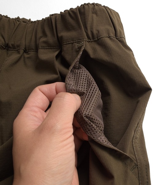 GLAZOS（グラソス）の「[ストレート]ナイロンリップストップ・8.5分丈カーゴパンツ（カーゴパンツ・キッズ・カーキ/ブラック・170cm/160cm/150cm/140cm）」の4枚目の写真