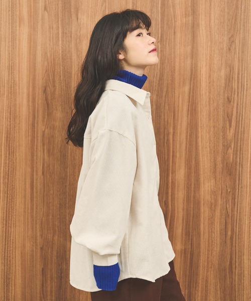 MERLOT（メルロー）の「コーデュロイビッグシャツ（シャツ/ブラウス・レディース・オレンジ/アイボリー・FREE）」の4枚目の写真