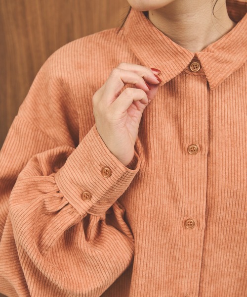 MERLOT（メルロー）の「コーデュロイビッグシャツ（シャツ/ブラウス・レディース・オレンジ/アイボリー・FREE）」の9枚目の写真