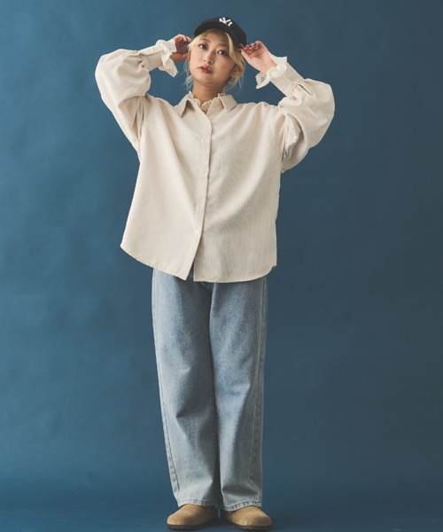 MERLOT（メルロー）の「コーデュロイビッグシャツ（シャツ/ブラウス・レディース・オレンジ/アイボリー・FREE）」の16枚目の写真