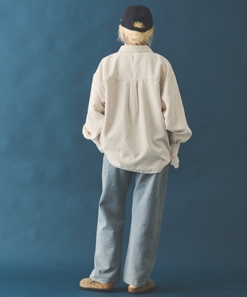 MERLOT（メルロー）の「コーデュロイビッグシャツ（シャツ/ブラウス・レディース・オレンジ/アイボリー・FREE）」の19枚目の写真