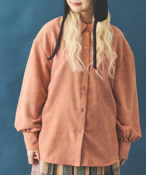 MERLOT（メルロー）の「コーデュロイビッグシャツ（シャツ/ブラウス・レディース・オレンジ/アイボリー・FREE）」の22枚目の写真