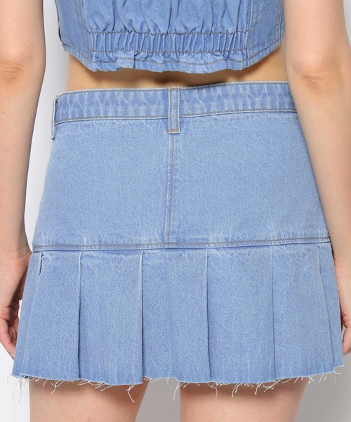 FOREVER 21（フォーエバー トゥエンティーワン）の「デニムローライズプリーツミニスカート（デニムスカート・レディース・ブルー/ライトブルー・SMALL/MEDIUM）」の13枚目の写真