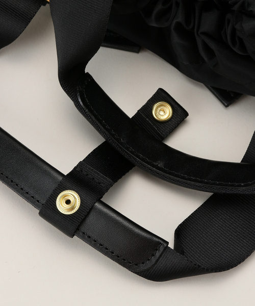 VIOLAd'ORO(ヴィオラドーロ)の「【VIOLAd’ORO/ヴィオラドーロ】 ナイロンレザー2WAYBAG(バックパック/リュック・レディース・ブラック・FREE)」の14枚目の写真