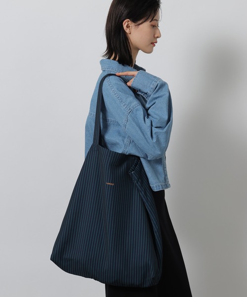 LAKOLE（ラコレ）の「スクエアビックトートバック / 969653（トートバッグ・レディース・その他4/ネイビー/その他6/その他9/ブラック/オフホワイト/グレー/アイボリー/オレンジ/チャコール/ブルー/その他7/イエロー/ベージュ/グリーン/その他8/スモーク/ライトブルー/ホワイト/セージグリーン/ライトグレー/ダークブルー/ライトブラウン・FREE）」の16枚目の写真