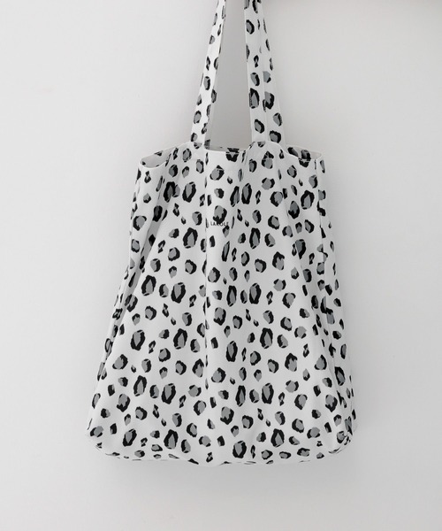 LAKOLE（ラコレ）の「スクエアビックトートバック / 969653（トートバッグ・レディース・その他4/ネイビー/その他6/その他9/ブラック/オフホワイト/グレー/アイボリー/オレンジ/チャコール/ブルー/その他7/イエロー/ベージュ/グリーン/その他8/スモーク/ライトブルー/ホワイト/セージグリーン/ライトグレー/ダークブルー/ライトブラウン・FREE）」の3枚目の写真