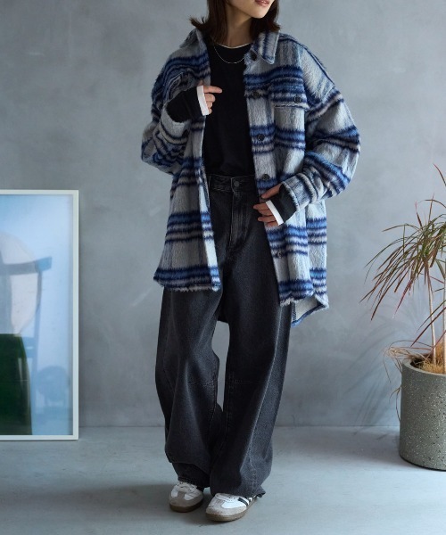 TRIANGLE PALETTE(トライアングルパレット)の「オーバーサイズ シャギーチェックシャツジャケット(ブルゾン・レディース・ブルー/アイボリー/ブラウン・FREE)」の20枚目の写真