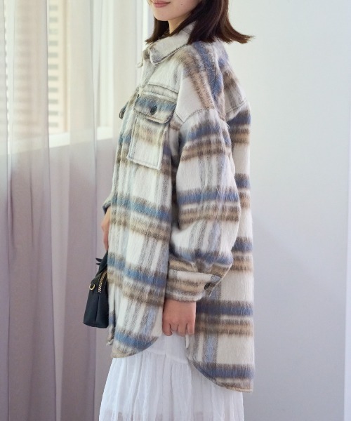 TRIANGLE PALETTE(トライアングルパレット)の「オーバーサイズ シャギーチェックシャツジャケット(ブルゾン・レディース・ブルー/アイボリー/ブラウン・FREE)」の6枚目の写真