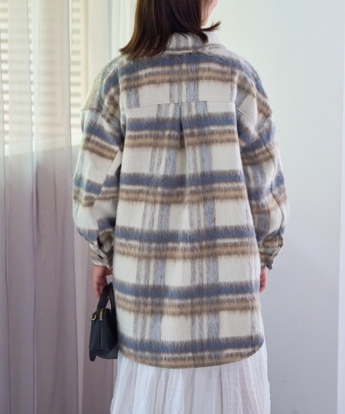 TRIANGLE PALETTE(トライアングルパレット)の「オーバーサイズ シャギーチェックシャツジャケット(ブルゾン・レディース・ブルー/アイボリー/ブラウン・FREE)」の7枚目の写真