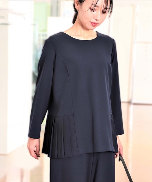 fleur by mint breeze(フルールバイミントブリーズ)の「【WEB限定サイズあり】【L~6L 大きいサイズ】【セットアップ】 サテン プリーツ ヘム ブラウス(シャツ/ブラウス・レディース・ブラック/ネイビー・LL/3L/4L/5L/6L/L)」の16枚目の写真