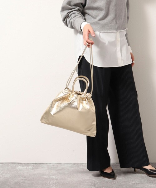 NOLLEY’S（ノーリーズ）の「レザー巾着バッグ（ショルダーバッグ・レディース・ゴールド/ブラック・FREE）」の8枚目の写真