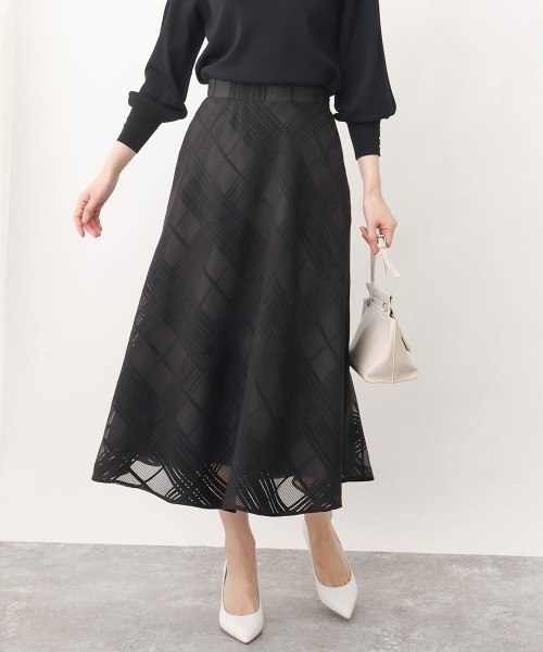 OFUON le MK（オフオンルエムケー）の「シアーチェック柄フレアースカート（スカート・レディース・ブルー/ブラック/ミント・38/36/40）」の2枚目の写真