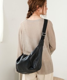 Bab（バブ）の「タッククロワッサンバッグ（ショルダーバッグ）」
