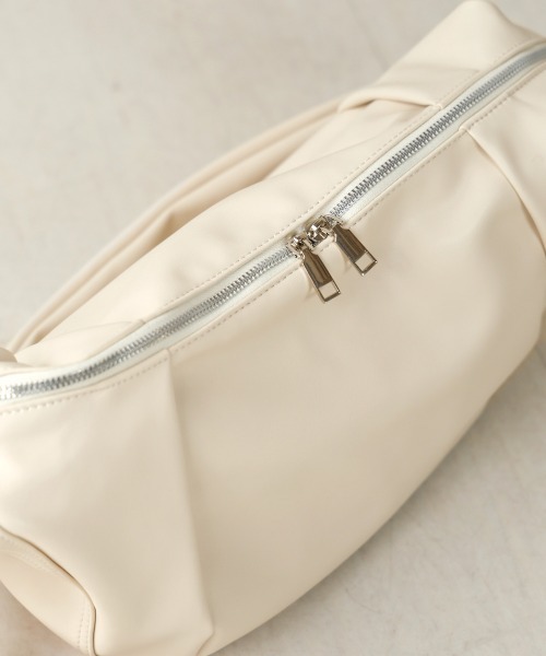 Bab(バブ)の「タッククロワッサンバッグ(ショルダーバッグ・レディース・ブラック/アイボリー/ベージュ・ONESIZE)」の8枚目の写真