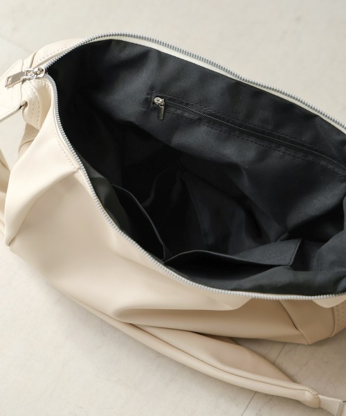 Bab(バブ)の「タッククロワッサンバッグ(ショルダーバッグ・レディース・ブラック/アイボリー/ベージュ・ONESIZE)」の10枚目の写真