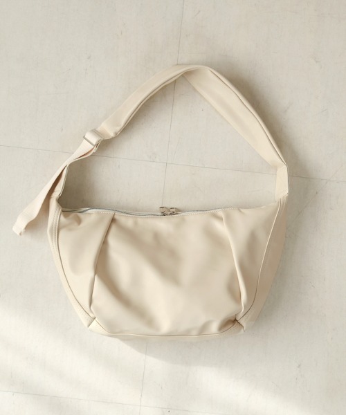 Bab(バブ)の「タッククロワッサンバッグ(ショルダーバッグ・レディース・ブラック/アイボリー/ベージュ・ONESIZE)」の21枚目の写真