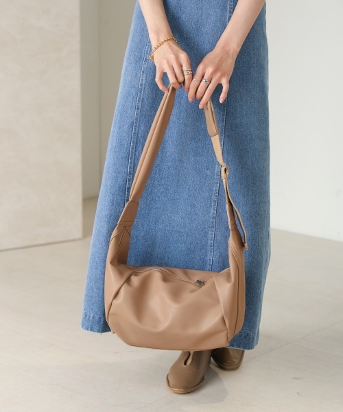 Bab(バブ)の「タッククロワッサンバッグ(ショルダーバッグ・レディース・ブラック/アイボリー/ベージュ・ONESIZE)」の15枚目の写真