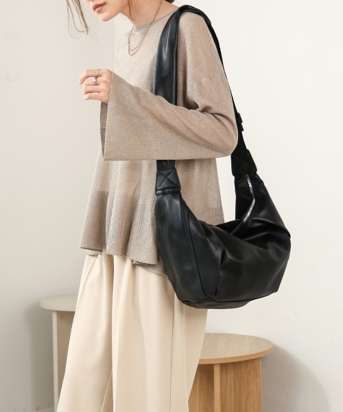 Bab(バブ)の「タッククロワッサンバッグ(ショルダーバッグ・レディース・ブラック/アイボリー/ベージュ・ONESIZE)」の17枚目の写真