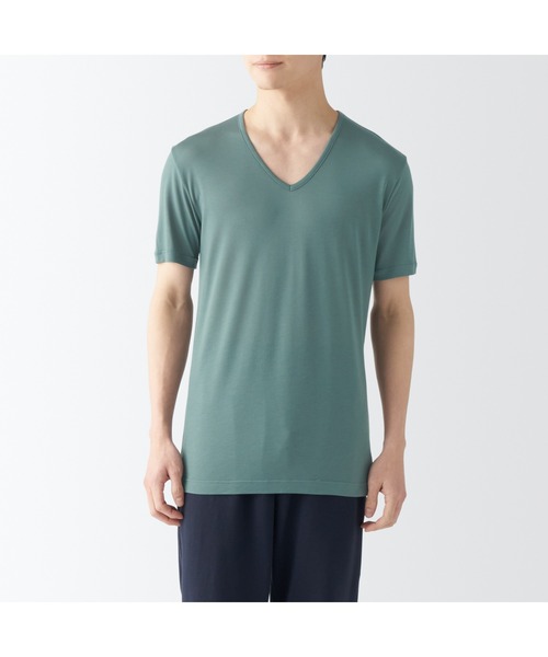 無印良品(ムジルシリョウヒン)の「紳士 ひんやりなめらか Vネック半袖Tシャツ(インナーウェア/肌着・メンズ・ネイビー/ホワイト/スモーキーグリーン系/ブラック/グレー・XL/L/M/S/XS)」の4枚目の写真