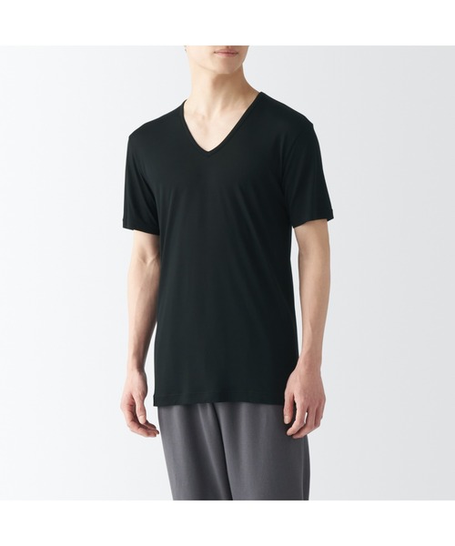 無印良品(ムジルシリョウヒン)の「紳士 ひんやりなめらか Vネック半袖Tシャツ(インナーウェア/肌着・メンズ・ネイビー/ホワイト/スモーキーグリーン系/ブラック/グレー・XL/L/M/S/XS)」の2枚目の写真